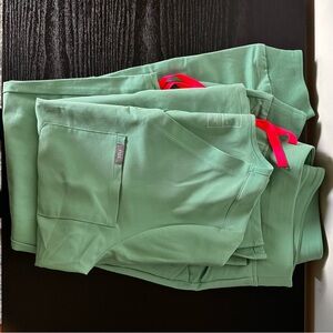 M figs catarina/zamora regular length set NWOT surgical green